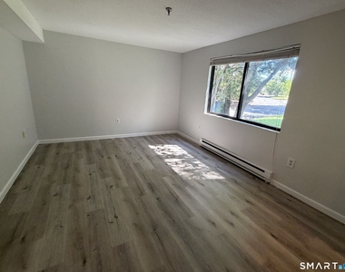 17 Farmington Avenue - Photo Thumbnail 10