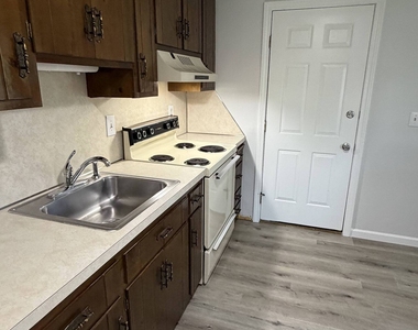 17 Farmington Avenue - Photo Thumbnail 22
