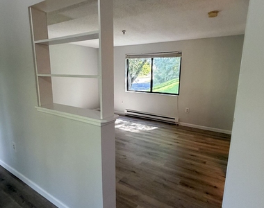17 Farmington Avenue - Photo Thumbnail 8