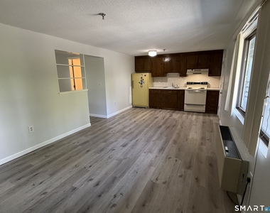 17 Farmington Avenue - Photo Thumbnail 6