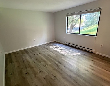 17 Farmington Avenue - Photo Thumbnail 11