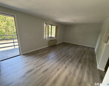 17 Farmington Avenue - Photo Thumbnail 3