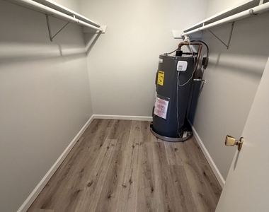 17 Farmington Avenue - Photo Thumbnail 16