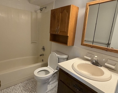17 Farmington Avenue - Photo Thumbnail 15