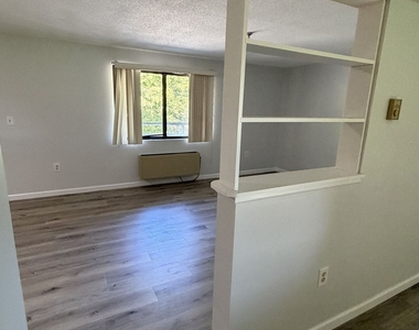 17 Farmington Avenue - Photo Thumbnail 14