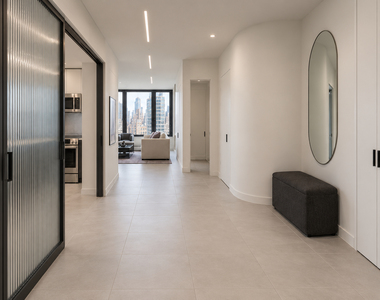 300 East 39th Street - Photo Thumbnail 1