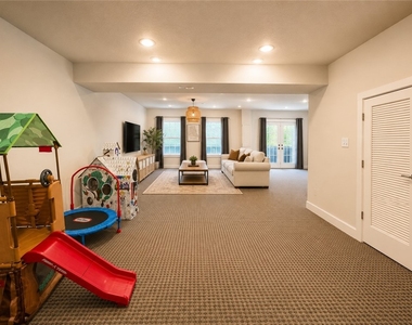 4303 Spruce Rd - Photo Thumbnail 38