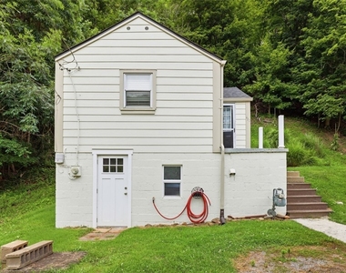 424 Glenfield Road - Photo Thumbnail 2