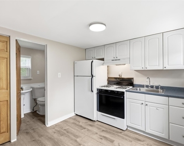 424 Glenfield Road - Photo Thumbnail 10