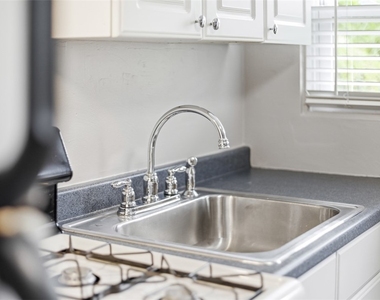 424 Glenfield Road - Photo Thumbnail 12