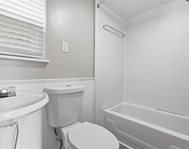 424 Glenfield Road - Photo Thumbnail 19