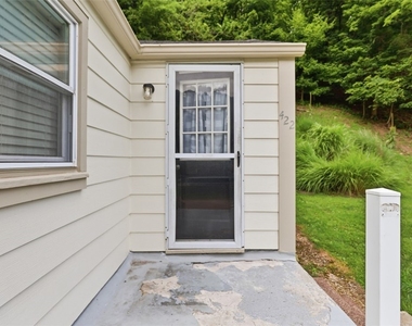 424 Glenfield Road - Photo Thumbnail 5