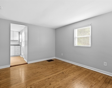 424 Glenfield Road - Photo Thumbnail 8