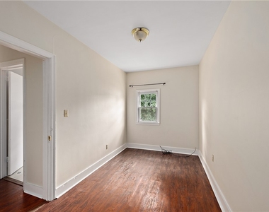 318 Sprott Way - Photo Thumbnail 25
