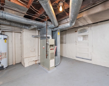 318 Sprott Way - Photo Thumbnail 32