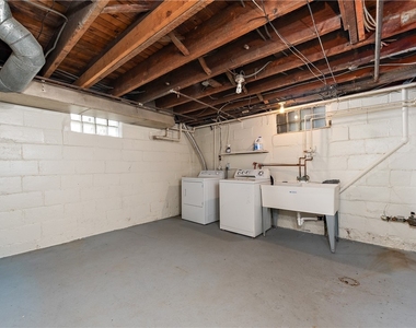 318 Sprott Way - Photo Thumbnail 30