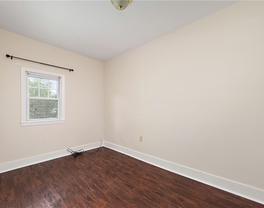 318 Sprott Way - Photo Thumbnail 24