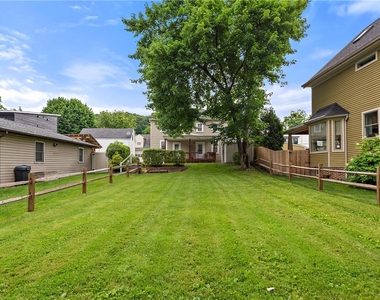 318 Sprott Way - Photo Thumbnail 3