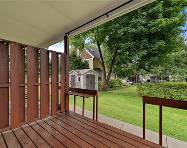 318 Sprott Way - Photo Thumbnail 10