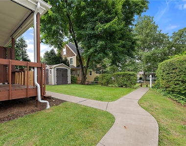 318 Sprott Way - Photo Thumbnail 9