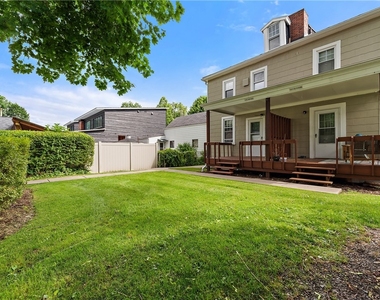 318 Sprott Way - Photo Thumbnail 7