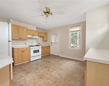 318 Sprott Way - Photo Thumbnail 12