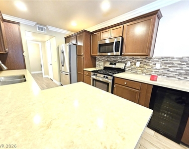 432 Winthrop Place - Photo Thumbnail 10