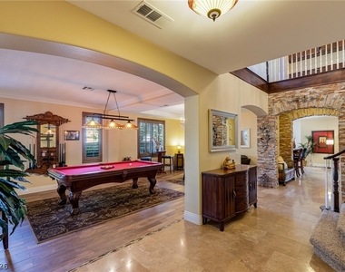 724 Pinnacle Heights Lane - Photo Thumbnail 6