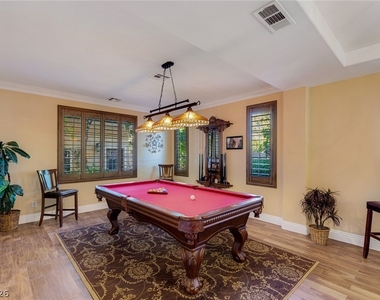 724 Pinnacle Heights Lane - Photo Thumbnail 8