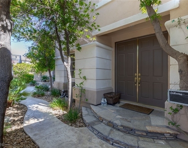 724 Pinnacle Heights Lane - Photo Thumbnail 2