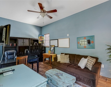 724 Pinnacle Heights Lane - Photo Thumbnail 5