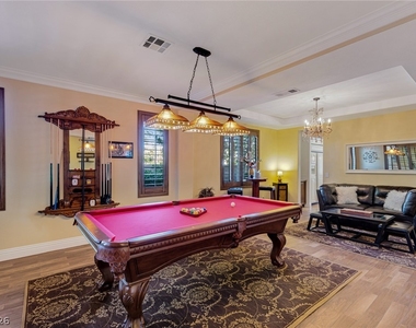 724 Pinnacle Heights Lane - Photo Thumbnail 7