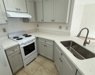 440 Elm Drive - Photo Thumbnail 4