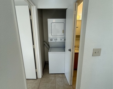 440 Elm Drive - Photo Thumbnail 5