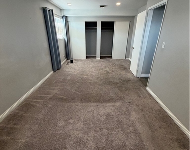 2820 S Sandhill Road - Photo Thumbnail 26