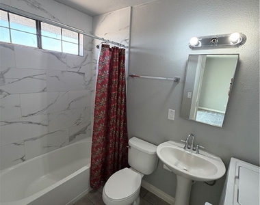 2820 S Sandhill Road - Photo Thumbnail 19