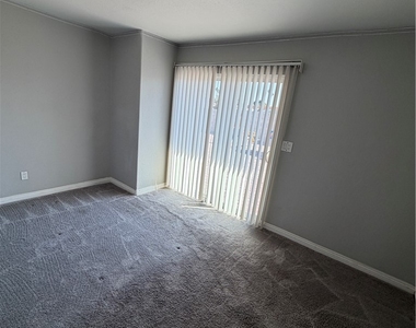 2820 S Sandhill Road - Photo Thumbnail 16