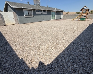 2820 S Sandhill Road - Photo Thumbnail 13