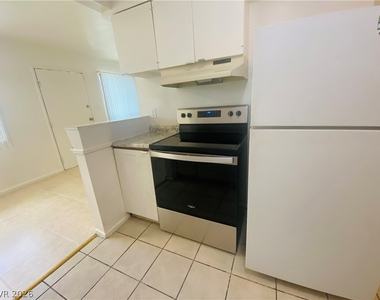 3762 Royal Crest Street - Photo Thumbnail 7