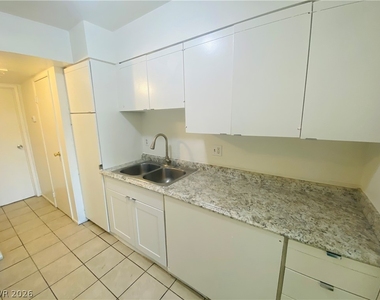 3762 Royal Crest Street - Photo Thumbnail 9