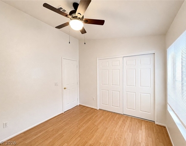 9343 W Viking Road - Photo Thumbnail 14