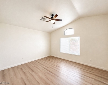 9343 W Viking Road - Photo Thumbnail 9