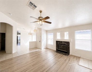 9343 W Viking Road - Photo Thumbnail 2