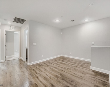 4598 Woolcomber Street - Photo Thumbnail 13