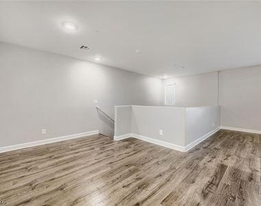 4598 Woolcomber Street - Photo Thumbnail 12