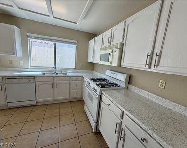 2821 Norfolk Avenue - Photo Thumbnail 4