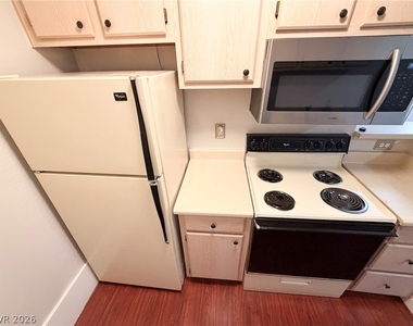 5211 Lindell Road - Photo Thumbnail 5