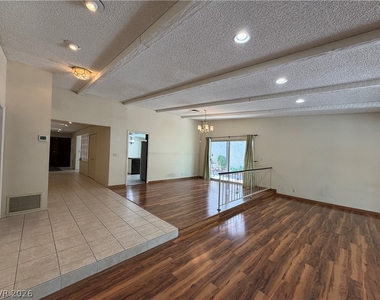 2212 Plaza Del Prado - Photo Thumbnail 17