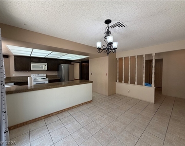 2212 Plaza Del Prado - Photo Thumbnail 12