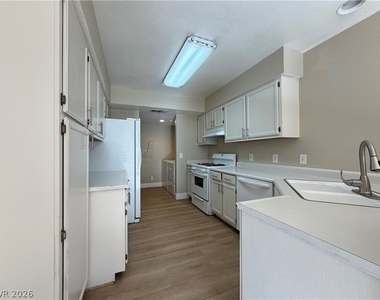 2828 Briar Knoll Drive - Photo Thumbnail 6